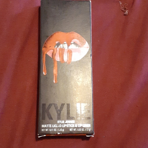 Kylie Lip Kit in the shade: KRISTEN